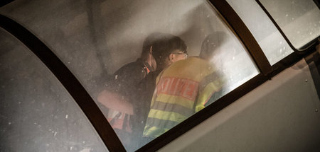 Abgelehnte Asylbewerber werden vom Flughafen Leipzig-Halle aus n...