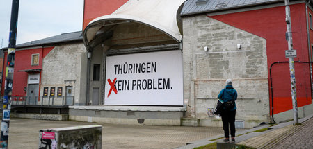 Das Theaterhaus Jena änderte nach der Wahl Kemmerichs das Motto ...