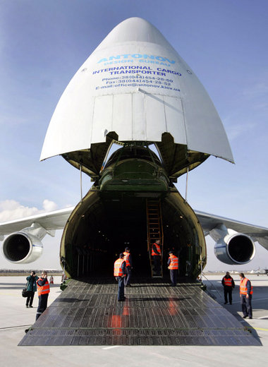 NATO-Transportflugzeug auf dem Leipziger Flughafen