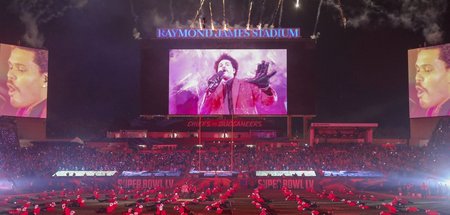 Coronatote? Schönheits-OP-Opfer? The Weeknd aus Kanada inszenier...