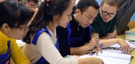 Gemeinsam lernen: Vietnamesische Auszubildende in der Metallwerk...