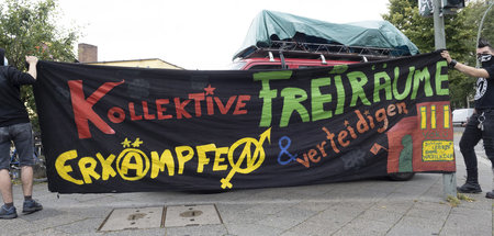 Demonstranten in Berlin-Kreuzberg fordern kollektive Freiräume (...