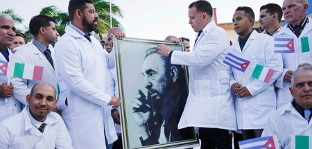 Kubanische Ärzte verlassen Havanna während der ersten Pandemiewe...