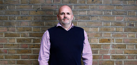 Shortseller Fraser Perring macht Gewinne, wenn Konzerne Verluste...