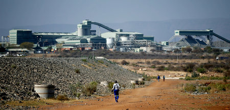 Unsaubere Geschäfte: Bergbauunternehmen in Südafrika verstoßen r...