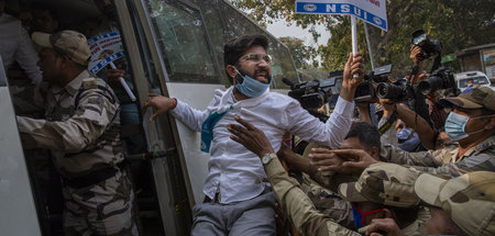 Festnahme eines Mitglieds der Studentenorganisation der Indische...