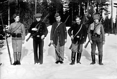 Finnische und russische Rotgardisten 1918 nahe Tampere, einem Ze... Finnische und russische Rotgardisten 1918 nahe Tampere, einem Ze...