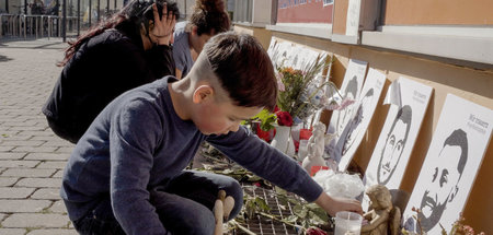 Mirza betrauert den Tod seines großen Bruders. Er wurde in Hanau...