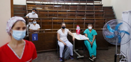 Medizinisches Personal in La Plata in den Außenbezirken von Buen...