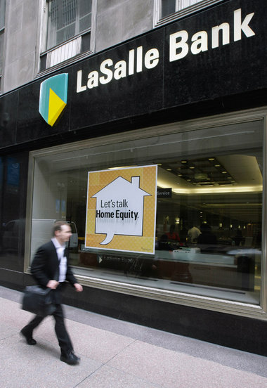 Das Kreditsystem kreditiert sich selbst: Bankfiliale in Chicago ...