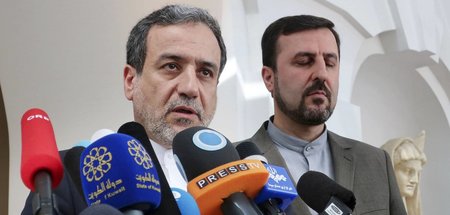 Irans stellvertretender Außenminister, Abbas Araghchi (l.), auf ...