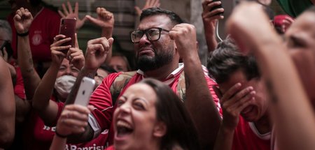 Nachsitzen: Fans des S. C. Internacional fiebern bei der Niederl...