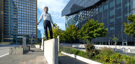 Seitenwechsel sind eher keine Gratwanderung: Skulptur »Balanceak...