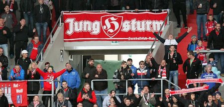 »Jungsturm«-Banner im Erfurter Steigerwaldstadion (29.10.2016)