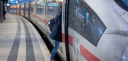 Viel ist auf den Bahnsteigen für Fernzüge nicht los, um so mehr ...