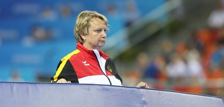 Hat zwar einen gültigen Arbeitsvertrag, darf ihre Tätigkeit aber...