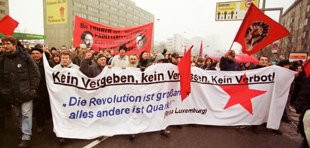 Berlin, 15. Januar 2000: Luxemburg-Liebknecht-Demonstration zur ...