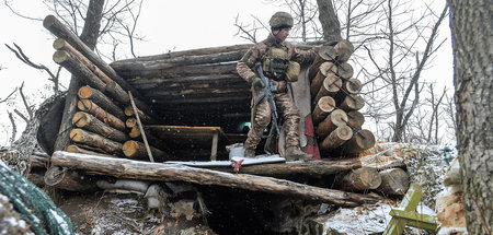 Ukrainische Soldaten in der Nähe der Stadt Awdijiwka im Donbass ...