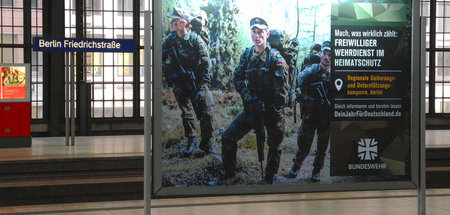 Bei Propagandisten hochbegehrt: Werbefläche mitten im Bahnhof Be...