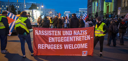 Teilnehmer einer Kundgebung der VVN-BdA in Berlin (21.10.2020)