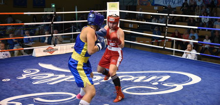 Im Clinch: Maxi Klötzer (roter Dress) beim 28. Internationalen C...