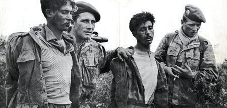 Entschuldigung ausgeschlossen: Französische Soldaten mit algeris...