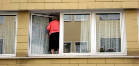 Nur nach Vollbiernotimpfung erlaubt! Fensterputzen ist eine der ... Nur nach Vollbiernotimpfung erlaubt! Fensterputzen ist eine der ...