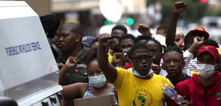 Studierende der Witwatersrand-Universität in Johannesburg beglei...