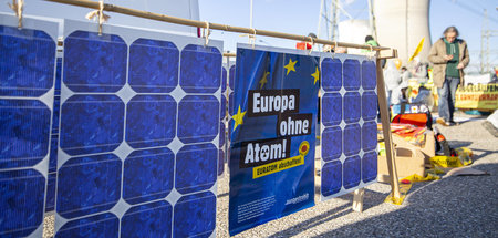 Atomkraftgegner fordern das europaweite Abschalten noch laufende...