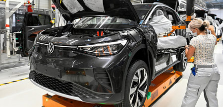 Montage eines Elektro-VW in Zwickau: Jeder Konzernbeschäftigte t...