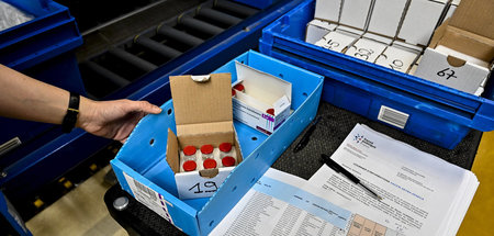 Knappes Gut: Bis auf weiteres werden Impfdosen von Astra-Zeneca ...