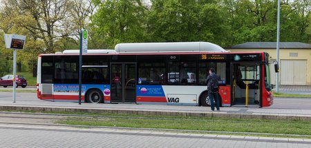 Die Frau Kontrolleurin mit dem blonden Zopf kam immer näher ... Die Frau Kontrolleurin mit dem blonden Zopf kam immer näher ...