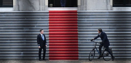 Will die bisherige Koalition fortsetzen: Premier Rutte (rechts, ... Will die bisherige Koalition fortsetzen: Premier Rutte (rechts, ...