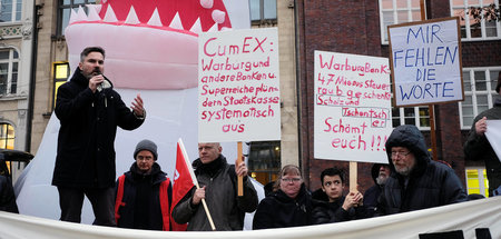 Protestkundgebung gegen »Cum-Ex«-Geschäfte vor der Warburg Bank Protestkundgebung gegen »Cum-Ex«-Geschäfte vor der Warburg Bank