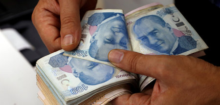 Die Regierung stemmt sich gegen den Verfall der türkischen Lira Die Regierung stemmt sich gegen den Verfall der türkischen Lira
