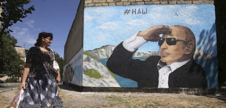 Wandgraffito mit Russlands Präsident Wladimir Putin in der Stadt... Wandgraffito mit Russlands Präsident Wladimir Putin in der Stadt...