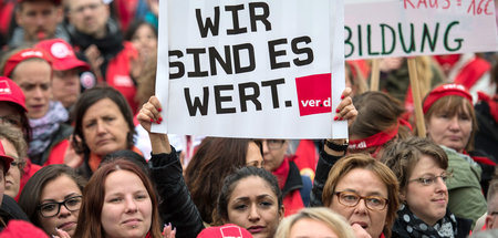 Schwere Arbeit, niedrig entlohnt: Protest von Kitaerzieherinnen ...