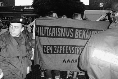 Der Polizeistaat zeigt Flagge Der Polizeistaat zeigt Flagge