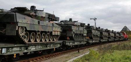 Alles andere als umweltfreundlich: Transport von Bundeswehr-Panz...