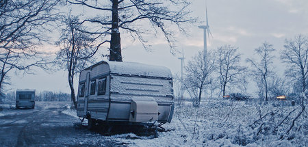 Was geschieht da wohl am Straßenrand?