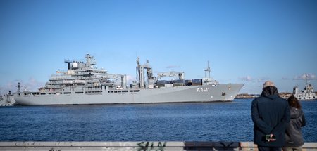 Die Besatzung des Marineschiffs »Berlin« macht sich auf den Weg