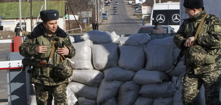 RTRMADP_3_UKRAINE-CRISIS.JPG