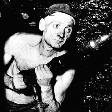 Initiator der Aktivistenbewegung: Adolf Hennecke (1905–1975) vor...