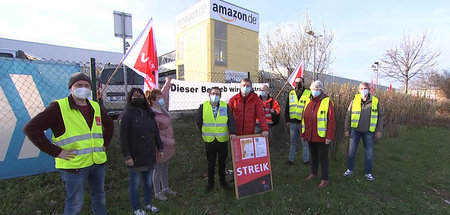 Zum Kampf entschlossen: Organisierte Amazon-Beschäftigte am Mont...