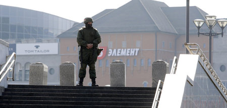 Einsatzkraft des belarussischen Innenministeriums in Minsk am So...