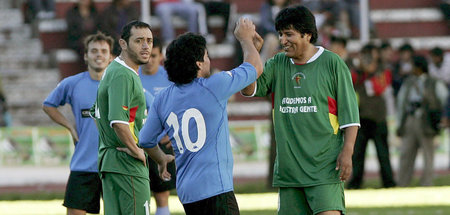 Bolivarische Allianz: Maradona grüßt Boliviens damaligen Präside...