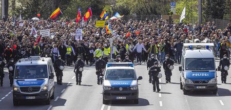 Freies Geleit: Zahlreiche folgen am Sonnabend in Stuttgart dem »...