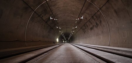 tunnel-1845046_1920.jpg