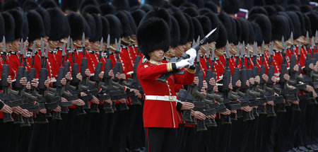 Symbol des britischen Imperialismus: Die Grenadiergarde bei eine...