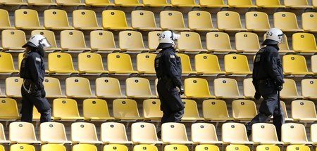 Sieht so aus Sicht der Polizei die perfekte Fantribüne aus?